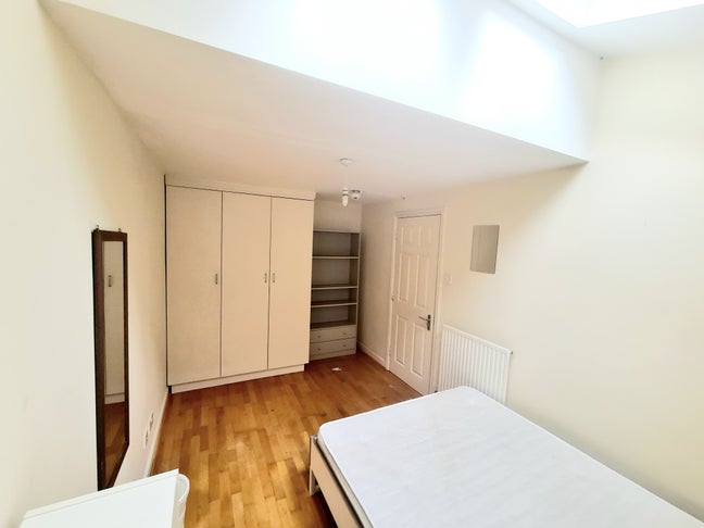 Double Room in Central London All Bills inc. Ref G Main Photo