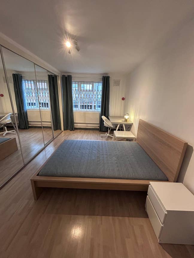 Refurbished Flat on Commercial Road Main Photo