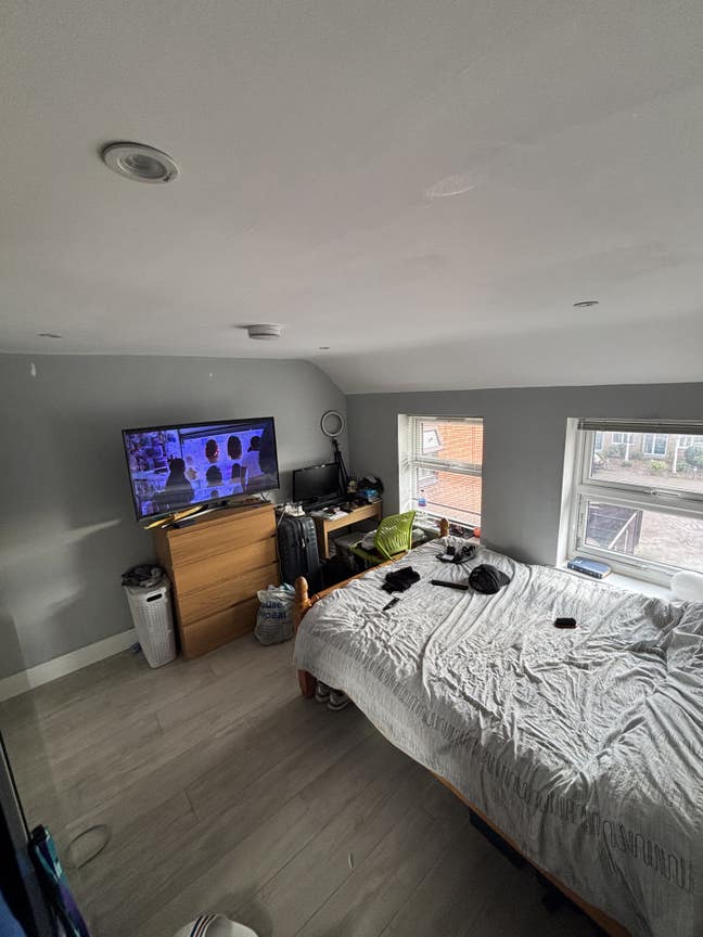 1 Bedroom Available in 3 Bedroom Flat. Forest Gate Main Photo