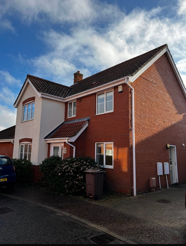 Newly renovated house with mutilpe room for let  Main Photo