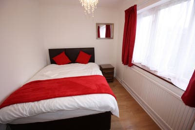 Furnished Double Room Near Town Centre & Station Main Photo