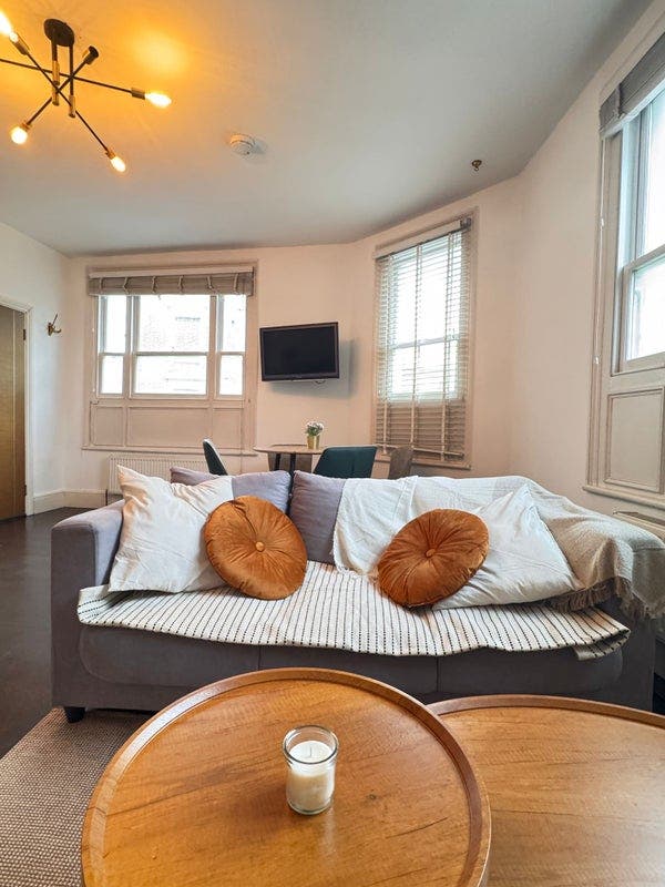 Bright 1 bedroom flat at Fulham Main Photo