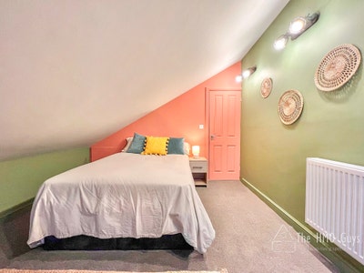 Huge En-Suite Attic Room – Feb Half Price! Main Photo