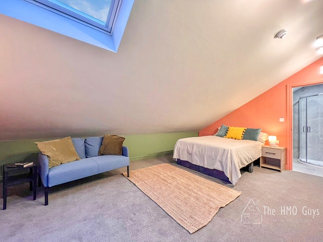 Huge En-Suite Attic Room – Feb Half Price! Main Photo