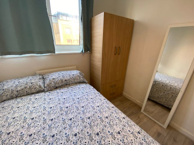 Bethnal Green ! Lovely Double! Available Now! Main Photo