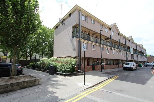 E16 - Book Asap-Spacious Double Room in Docklands  Main Photo