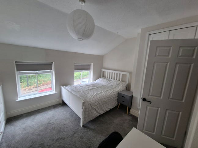 Double room in Stretford, on beautiful street.  Main Photo