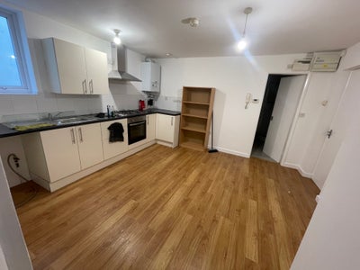 Newly refurbished Two bedroom Flat,  Main Photo
