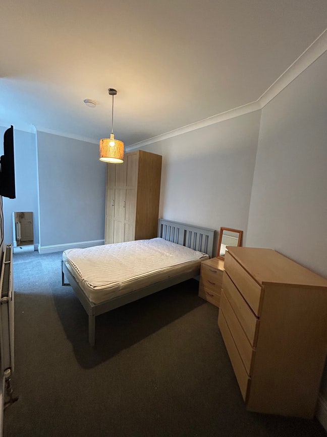 Amazing room - Clapham North &pound;990 PM!!! Female!  Main Photo