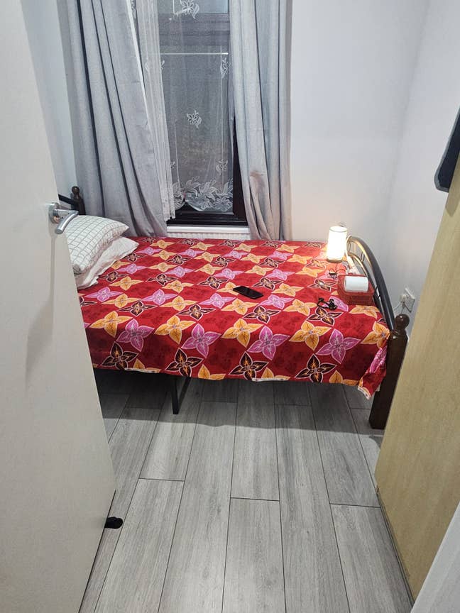 Single Room Available–E6 3LG Main Photo