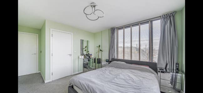 Large apartment opposite Eastcote tube station Main Photo
