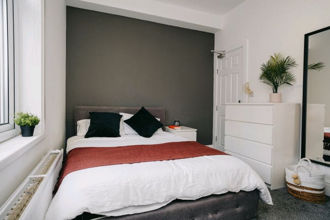 Hi spec property in hydepark Main Photo