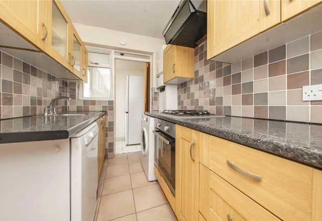 1 room to rent in new Malden  Main Photo