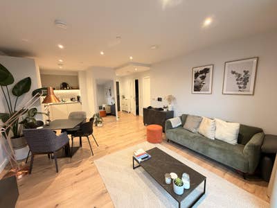 🌇Modern 1-Bed Flat w/Balcony | London SE8 - UNCLE Main Photo