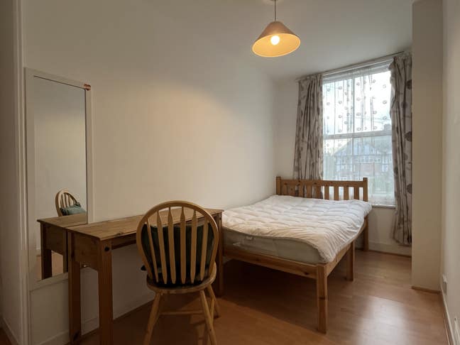 *Quiet Professional Room near City Centre* Main Photo