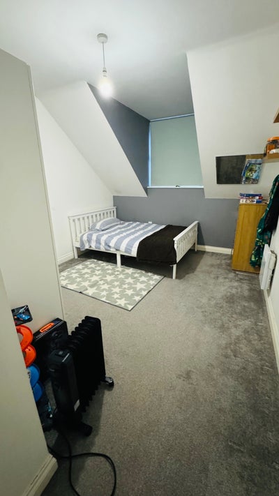 Double Bedroom to let opposite Bedford Hospital  Main Photo