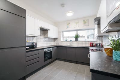 💜 ‼️ MUST BE SEEN - Close to Tube Main Photo