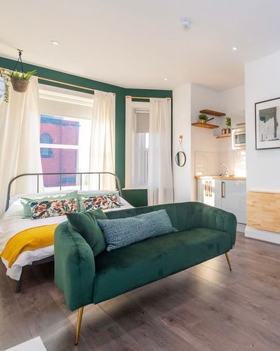 🌿 Modern Self-Contained Studio | Great Transport  Main Photo