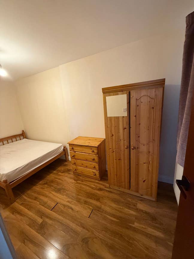 Enfield Area: Rooms to Rent  Main Photo