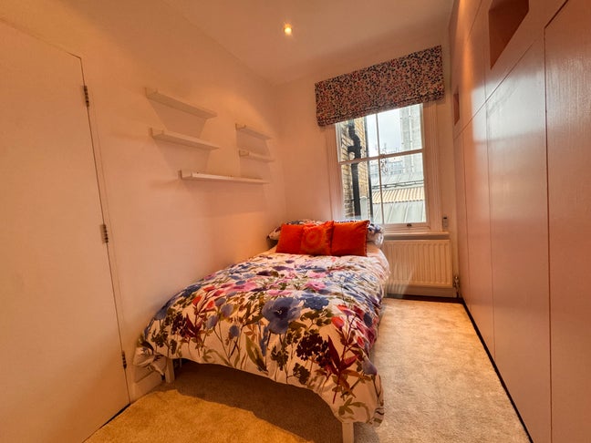 Double room in charming Notting Hill Gate home Main Photo