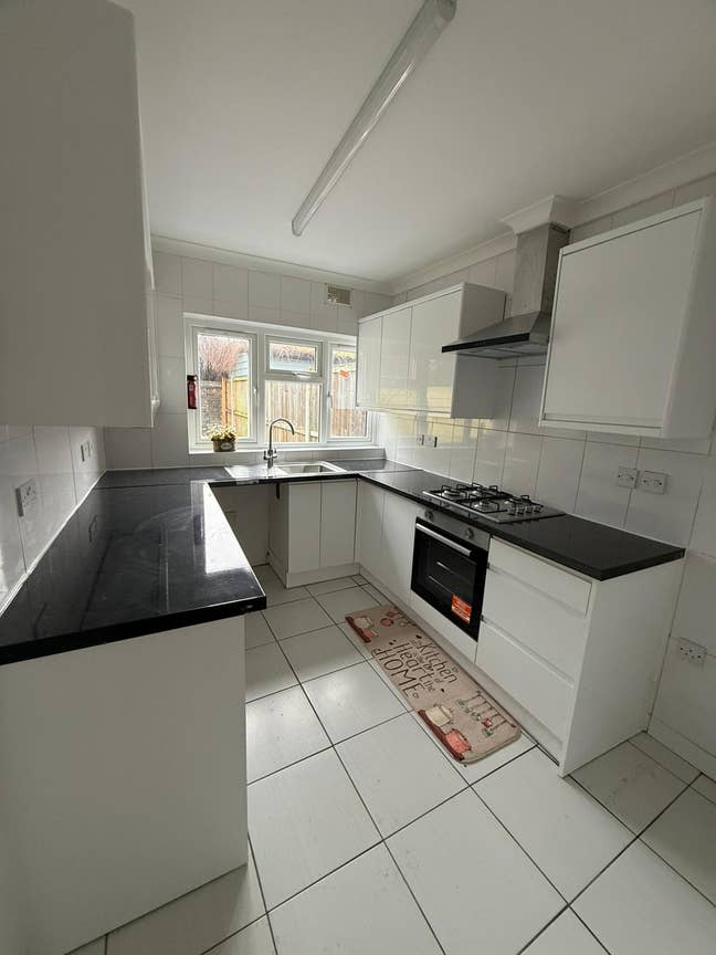 Rooms available for rent in Stratford Main Photo