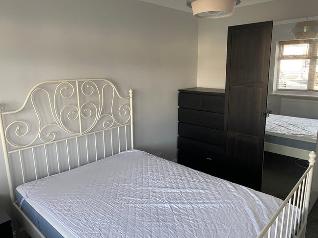 Double room in peaceful 2 bed Boothstown bungalow Main Photo