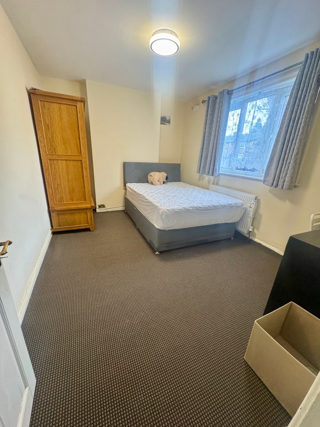 Fully Furnished Double Bedroom  Main Photo