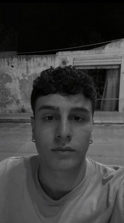 Couple seeks double room Main Photo