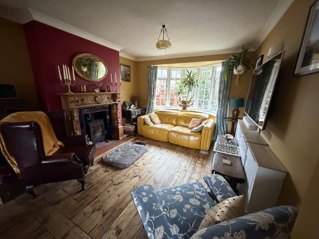 Air-Conditioned Double, 5 mins to Station Main Photo