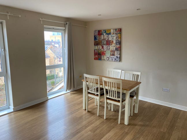 Whale Avenue, Reading Main Photo