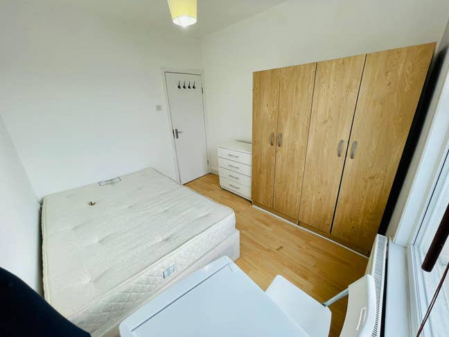 Bright Double Room on Church Street Main Photo