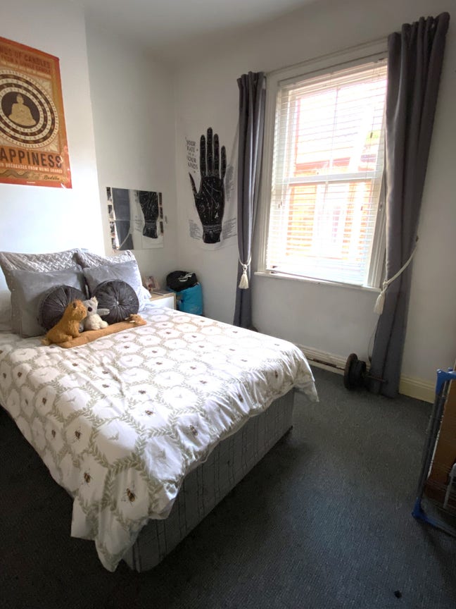 Nice Room with Private Bathroom (cleaned for you!) Main Photo