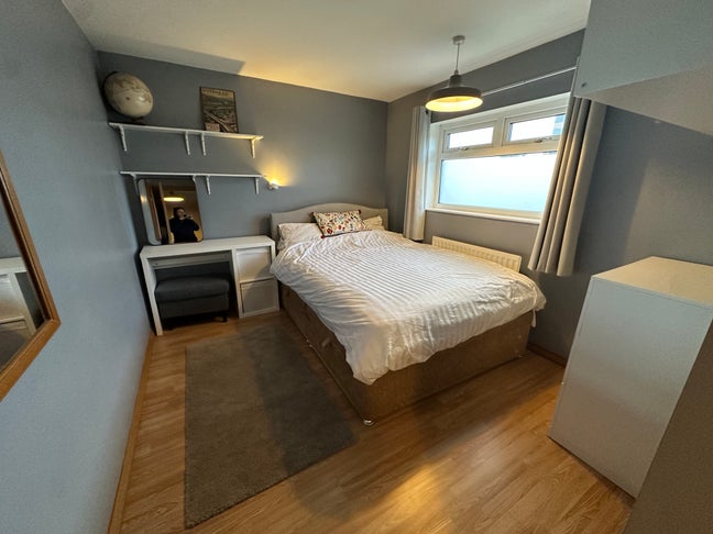 Large bright room in bs13 women only  Main Photo