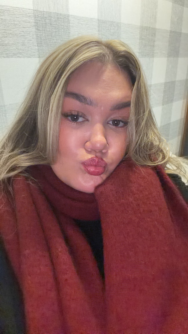 Young professional female looking for a houseshare Main Photo