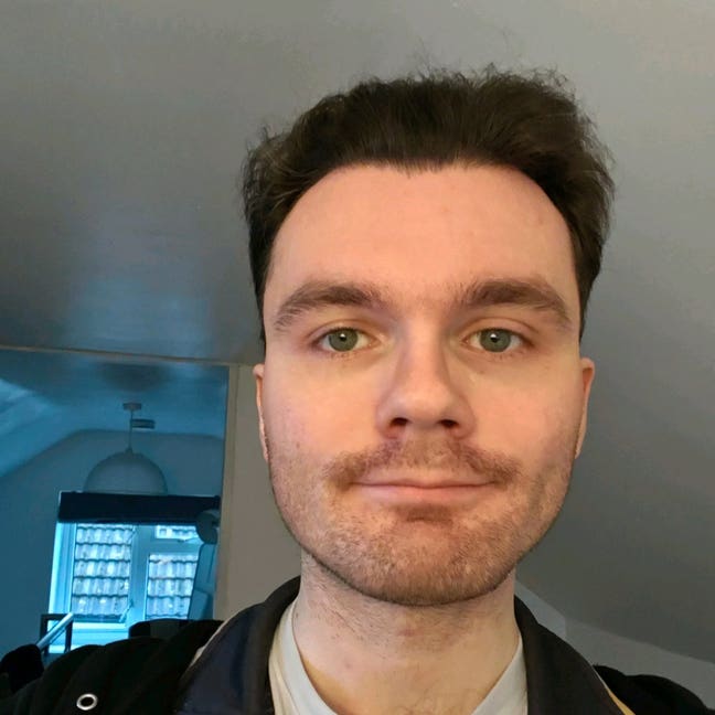 Professional Male seeks a single or double room Main Photo