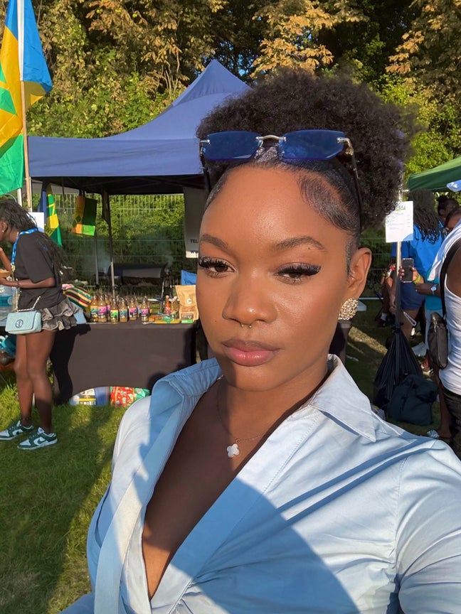 I am a professional female aged 23. I am look... Main Photo