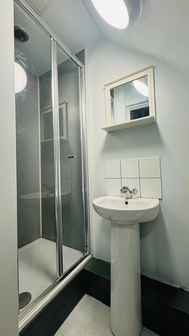 Large Double Ensuite Room Woodston Main Photo