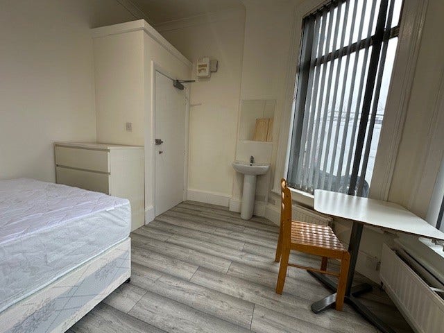 Double Bedsit in Fordwych Road NW2 Main Photo