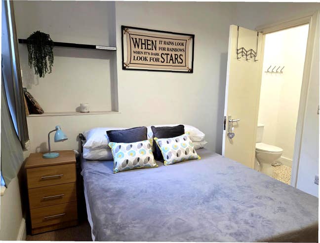 ✨ Bright Double Room with Private Ensuite | Bills  Main Photo