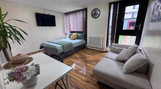 3 Double Rooms | Camden | Terrace Room 🌿 Main Photo