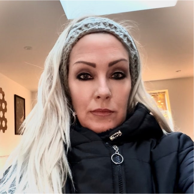 Professional Female seeks a double room Main Photo