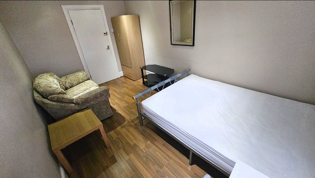 Bed rooms in shared house, close to all amenities, Main Photo