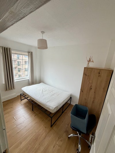 1 Room Available  Main Photo