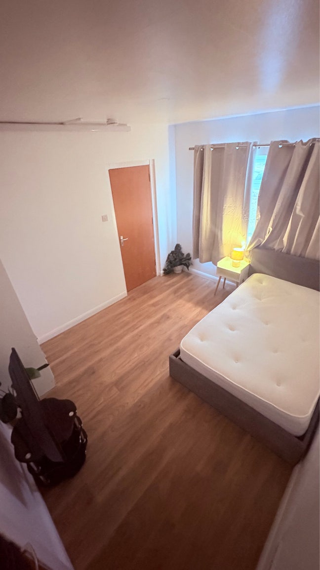 Modern Self-Contained Studio- Private Garden Main Photo