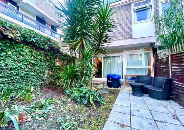 Beautiful large bedroom with its own garden. Main Photo