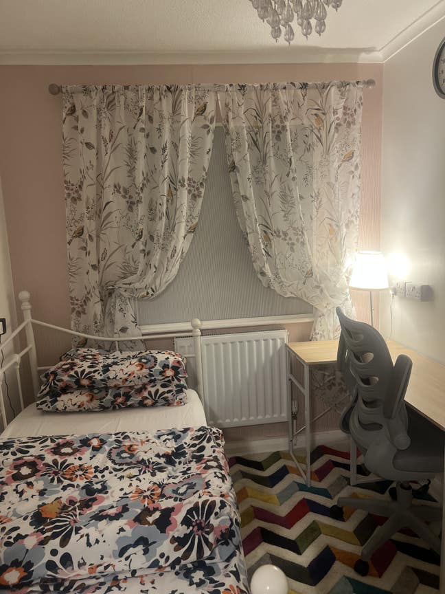 Single Room Available – Female Household Main Photo