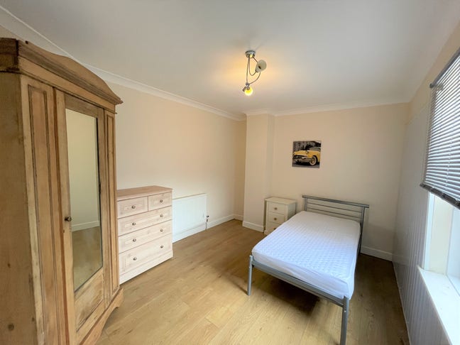🛏️ Last Room Available! Opposite ASDA 🛒  Main Photo