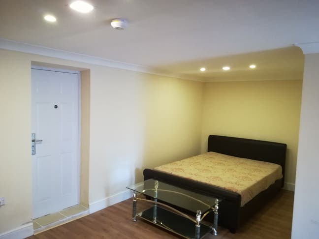 1 Bed Flat, Eastern Avenue, IG4 Main Photo
