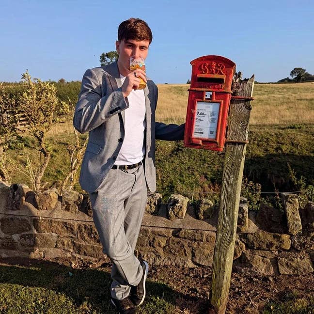 Hi, I'm a professional male aged 27 working i... Main Photo