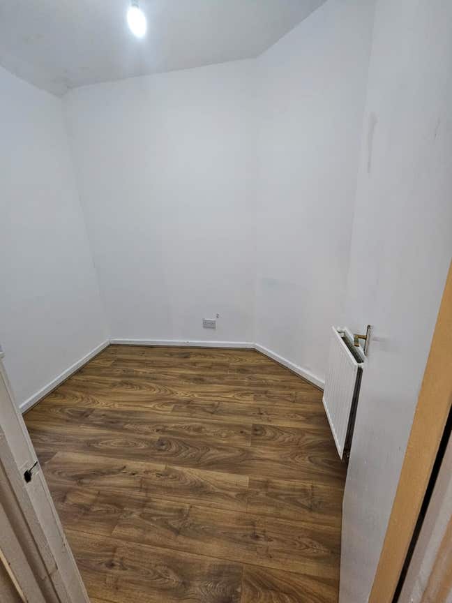 Spacious and Cosy Single Room for Rent in  BL3 2RG Main Photo